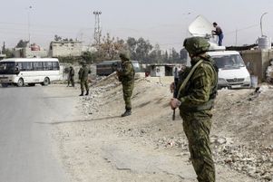 Des soldats russes devant le checkpoint d’Al Wafidine, le 13 mars.