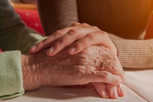 Après la mort de nos parents, « notre génération mesure tout simplement quel rang elle tient, en première ligne désormais. »