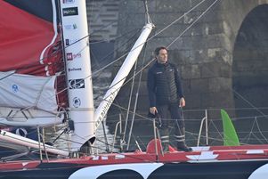 Le skipper de Maître Coq Yannick Bestaven, vainqueur du Vendée Globe 2020-2021, lors du départ de la course le 8 novembre. 