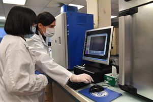 Les chercheurs de l’Institut Pasteur de Lille, en collaboration avec des cliniciens infectiologues, statisticiens et médecins généralistes des Hauts-de-France, ont conçu un essai clinique pour tester un traitement contre le Covid-19.
