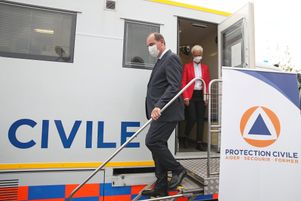 Jean Castex visite des installations de vaccination mobile à Illkirch-Graffenstaden, près de Strasbourg, mardi 31 août. 