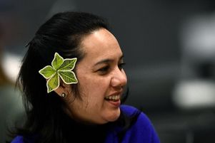 Tina Stege apparaît souvent coiffée d’une couronne de fleurs. Ici le 15 décembre 2019.