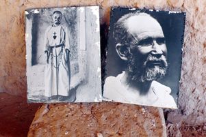 Reproduction de photo exposée à la Fraternité Charles de Foucauld des Petits Frères de l'Evangile en Algérie dans le désert à Béni-Abbès le 1 avril 2007.