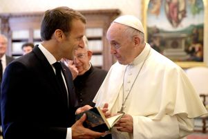 Emmanuel Macron reçu en audience privée par le pape François au Vatican, le 26 juin 2018.