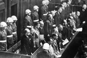 Photo d’illustration : les responsables du régime nazi jugés lors du procès de Nuremberg en 1946.