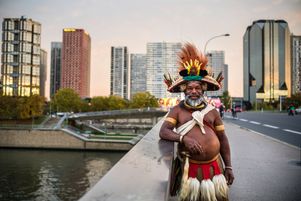 Le chef papou Mundiya Kepanga en visite à Paris.