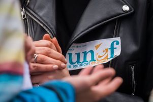 Une nouvelle scission a lieu au sein de l’Unef. (Photo d’illustration prise en avril 2021 à Paris, lors d’une mobilisation du syndicat étudiant pour interpeller le gouvernement sur la situation des jeunes pendant la crise du Covid)
