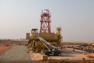 Vue générale de la plate-forme de forage de Total Energies en cours de construction dans le parc national des chutes de Murchison, dans l'ouest de l'Ouganda, le 22 février 2023.Une trentaine de jeunes catholiques réagissent à un texte de Mgr Rougé et Mgr Feillet, publié dans La Croix,  appelant au dialogue entre chrétiens sur le projet Eacop.