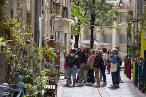 Rue du Petit Puits, dans le Panier, à Marseille. L’essor des locations de courte durée dans le quartier exaspère certains habitants.