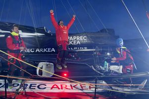 Arrivée de Yoann Richomme, grand gagnant de « Retour à la Base », à Lorient, samedi 9 décembre.