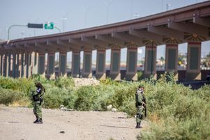 La garde nationale mexicaine surveille la frontière mexicaine avec les États-Unis, à Chihuahua, au Mexique, le 25 juillet 2019.