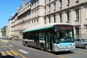 Une étude présentée le vendredi 2 février par la FNAUT, le porte-voix des usagers des transports, montre qu’en deux décennies, la vitesse moyenne des bus, à Paris et proche banlieue, a diminué de 3 km/h.