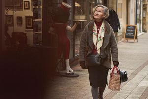 Sabine Poujade dans une rue de Brive-la-Gaillarde (Corrèze), vendredi 9 février.