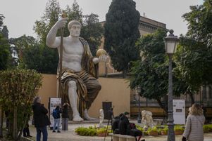 


Réplique de la statue de l’empereur Constantin lors de son inauguration à Rome, le mardi 6 février 2024, dans le jardin Caffarelli.