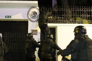 Les forces spéciales de la police équatorienne ont pris d’assaut l’ambassade du Mexique à Quito (Équateur), le 5 avril 2024, pour arrêter l’ancien vice-président de l’Équateur, Jorge Glas.