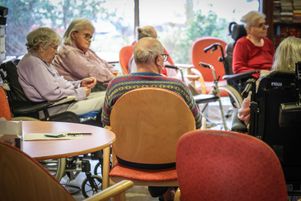 Selon une enquête du MCOOR, plus de la moitié des Ehpad est concernée par des demandes d’euthanasie, qui s’expliquent le plus souvent par la difficulté à mettre en place des soins palliatifs.