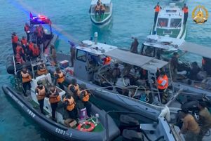 Des bateaux des garde-côtes chinois et des bateaux philippins lors d’un incident en mer de Chine méridionale, le 17 juin 2024.