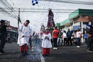 Lors d’un chemin de croix, organisé à San José par l’Église catholique du Costa Rica, pour les migrants, principalement nicaraguayens, et pour la libération des « prisonniers politiques » au Nicaragua, le 23 mars 2024.