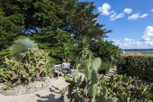 Le jardin Georges-Delaselle, sur l’île de Batz (Finistère), partiellement détruit par la tempête Ciaran, fait partie des 100 projets de sauvetage de la Mission pour la sauvegarde du patrimoine en péril.