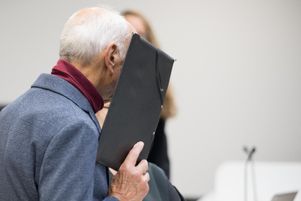 Martin Naumann, le 14 octobre, à Berlin. Cet ancien officier de la police politique est-allemande, a été condamné à dix ans de prison pour le meurtre d’un homme voulant passer à l’Ouest. 