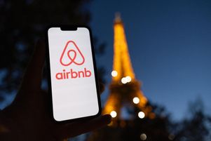 Les nouvelles mesures de régulation du marché des meublés touristiques, adoptées le 7 novembre 2024 n’auront « pas d’impact notable » sur les activités d’Airbnb, assure la plateforme