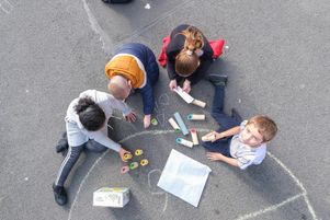 L’opération «La rue aux Enfants», ici à Roubaix en octobre 2021, prévoit la fermeture de rues à la circulation automobile pour permettre aux autres usagers, et notamment les enfants, de les réinvestir. 