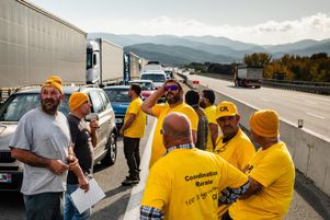 Mobilisation des agriculteurs le 19 Novembre 2024. À l’appel de la Coordination rurale, des agriculteurs ont convergé depuis Béziers jusqu’à la barrière de péage du Boulou (Pyrénées-Orientales), sur l’autoroute A9.