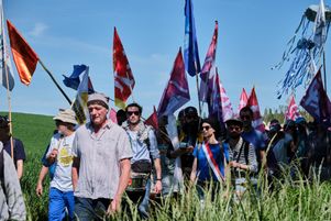 Présence lors de la randonnée anti méga-bassine de la députée France Insoumise Marianne Maximi à Billom (Puy-de-Dôme), le 11 mai 2024. 