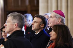 Le président Emmanuel Macron s’est rendu sur le chantier de la cathédrale le 29 novembre, pour remercier les donateurs et les personnes qui ont œuvré à la reconstruction du monument.
