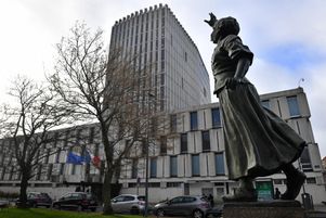 L’élève qui était accusée de violences envers la professeure du lycée Sévigné, à Tourcoing, qui lui demandait de retirer son voile islamique a été condamnée à quatre mois de prison avec sursis. Illustration : Tribunal correctionnel de Lille