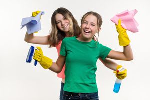 La participation aux tâches ménagères des enfants diffère selon le sexe et le milieu social des enfants, indique une étude de l’Ined menée auprès de 7 361 enfants. 