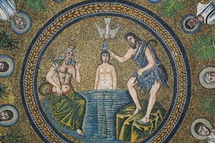 Mosaïque du Ve-VIe siècle.  Dans les quatre Évangiles, la vie publique de Jésus commence par son baptême dans l’eau du Jourdain, par son cousin Jean dit le Baptiste.