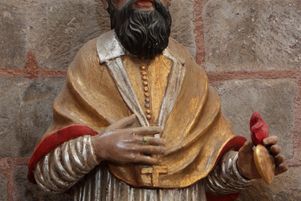 Statue de saint François de Sales, dans l’abbatiale Sainte-Foy de Conques.