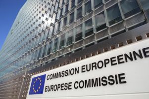 La Commission européenne a annoncé mardi 5 février l’interdiction de huit systèmes d’intelligence artificielle différents.