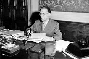 Italy's Premier Alcide de Gasperi, is seen at his desk at the Viminale in Rome, Italy, Sept. 30, 1950.  (AP Photo/Mario Torrisi)