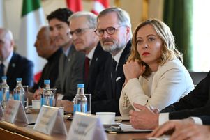La première ministre italienne Giorgia Meloni assiste à une réunion plénière lors d’un sommet organisé à Lancaster House le 2 mars 2025 à Londres, en Angleterre. 