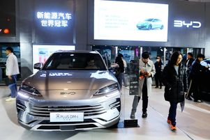 Le constructeur chinois BYD a enregistré un chiffre d’affaires de plus de 100 milliards de dollars en 2024, d’après des chiffres publiés lundi 24 mars 2025.