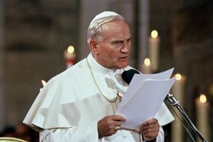 Le pape Jean-Paul II à Osnabrück lors d’une visite en Allemagne du 15 au 19 novembre 1980.