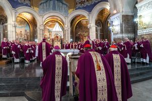 Messe à la basilique Notre Dame du Rosaire à Lourdes, à l’occasion de l’Assemblée plénière des évêques,  le 2 avril 2025