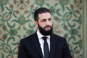 Le président par intérim de la Syrie, Ahmed al Charaa, lors d’une interview au palais présidentiel, à Damas, en Syrie, le 10 mars 2025.