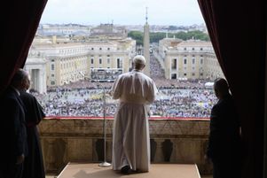 Le pape Léon XIV sur le balcon de la basilique Saint-Pierre, le 11 mai 2025.