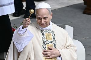 Léon XIV lors de la messe inaugurale de son pontificat, sur la place Saint-Pierre au Vatican, le 18 mai.