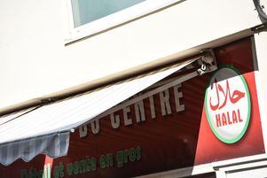 L’organisme certificateur halal AVS a déclaré vendredi 23 mai 2025 « suspendre » ses activités dans un abattoir de Seine-et-Marne, après la publication d’une vidéo de l’association L214 dénonçant la maltraitance animale. (photo d’illustration)