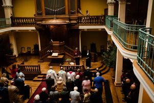Cérémonie d’installation de la pasteure Dominique Hernandez au temple protestant réformé
du Foyer de l’Âme, à Paris, en novembre 2019. 