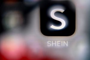 Un an après l’Assemblée nationale, le Sénat a adopté mardi 10 juin 2025 une proposition de loi pour freiner l’essor de la « fast fashion », incarnée par le géant Shein