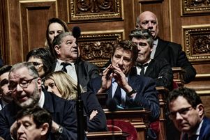 Le Sénat a rejeté, jeudi 12 juin 2025, la proposition de loi portée par les Écologistes concernant l’instauration d’un impôt plancher sur le patrimoine des ultra-riches. Ici, le sénateur écologiste Yannick Jadot en janvier 2024.