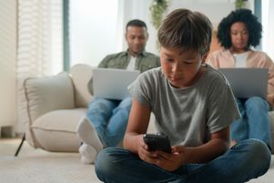 « Poser cette question, c’est s’interroger sur ce dont un enfant a besoin pour devenir un adulte responsable de lui-même et des autres. »