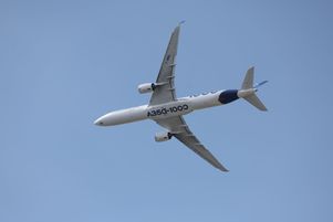 Salon international de l'aéronautique et de l'espace (SIAE) a l'aéroport du Bourget. Airbus annonce une commande ferme de 25 gros-porteurs A350-1000 par Riyadh Air. Ici, un A350