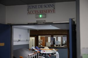Près des deux tiers des personnes hospitalisées pour un geste auto-infligé en 2024 étaient des femmes, selon le service statistique des ministères sociaux (Drees) – en photo, les urgences du CHU de Saint-Pierre à La Réunion le 2 avril 2025.