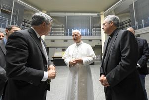 Le pape Léon XIV lors d’une visite au centre de transmission radio du Vatican à Santa Maria di Galeria à Rome, le 1ç juin 2025.